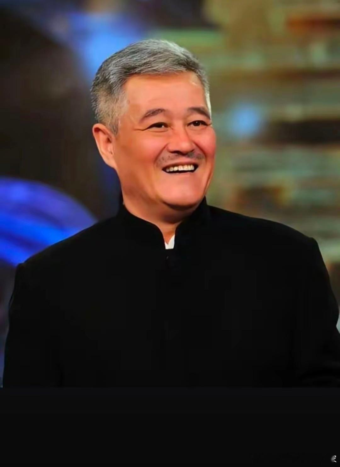 网友问球球现在赵本山还会出演影视作品吗？球球说：“他不出来了已经，我爸这个年龄现