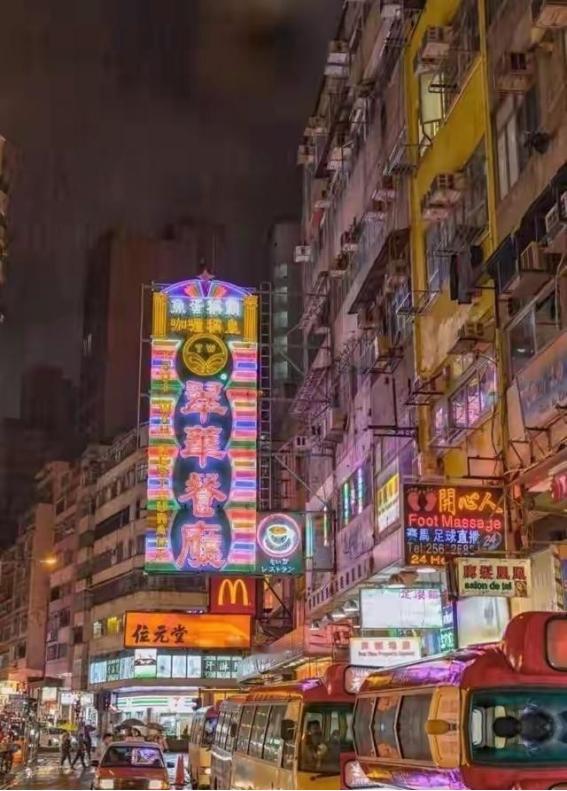 不少传言说英军占领香港之时，当地仅有两千多名渔民，算是唯一的“正宗香港人”，还流