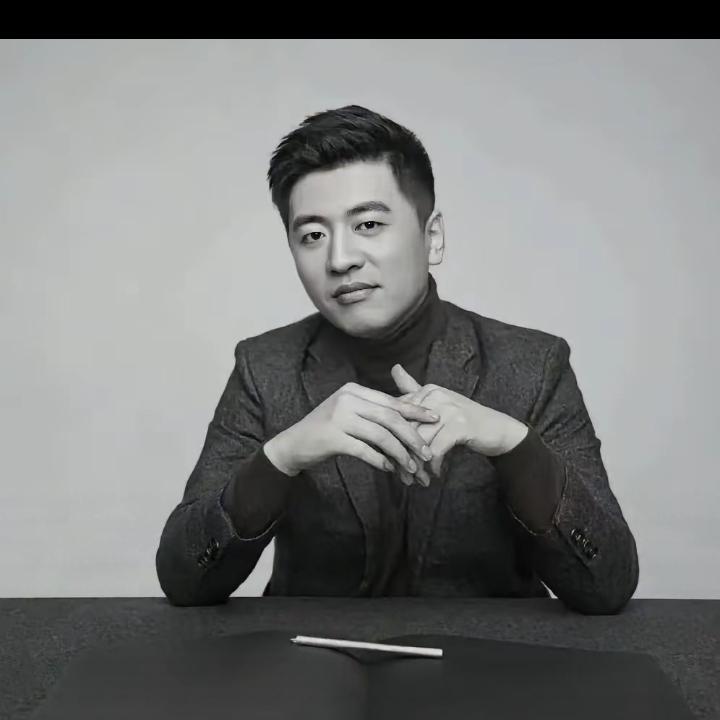 现在最扎心的应该就是张雪峰公司的员工了吧。

过年放假22天，2月只上4天班。入