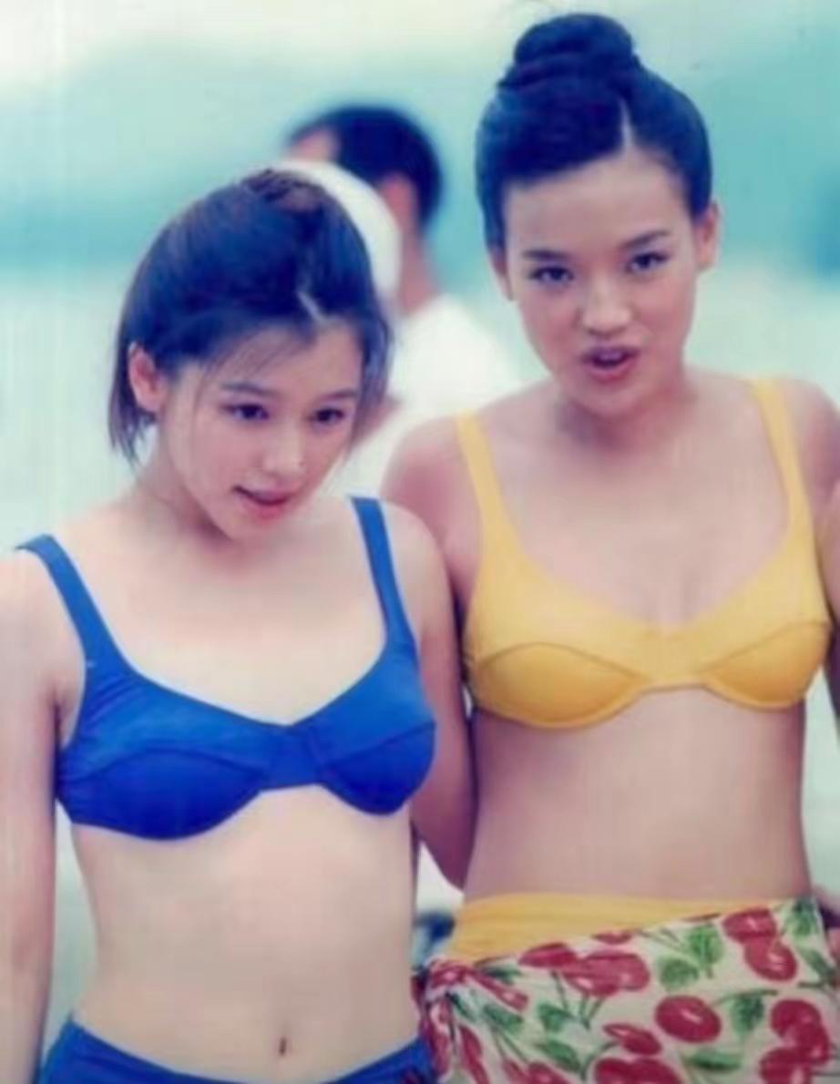 舒淇与徐若瑄年轻时的合照
那是真的青春年少，大胆也是实打实的大胆，毫不扭捏地秀出