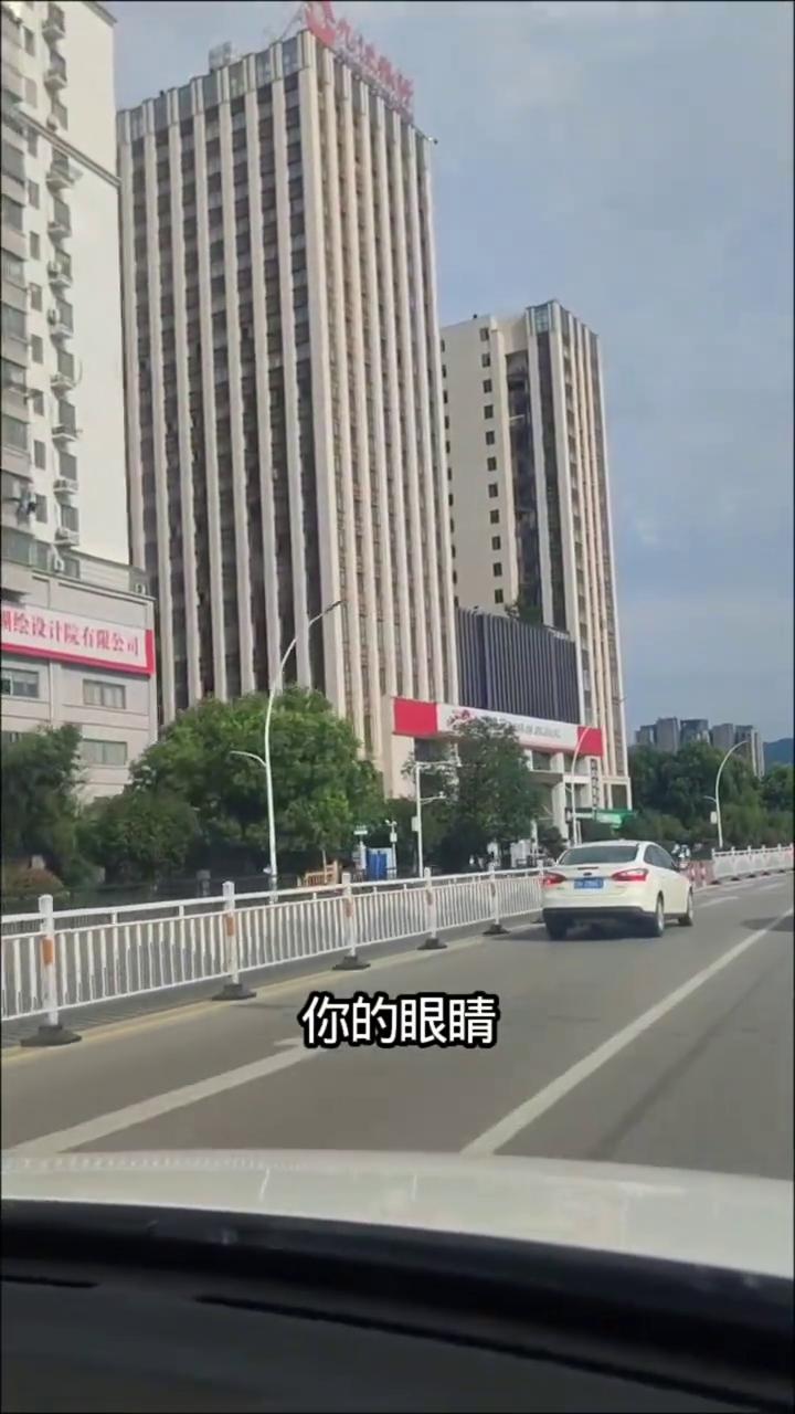 最美景德镇。
五洲四海，宾朋热烈，拥抱你方宝地，绽放你诗情画意。你的梦想，你的眼