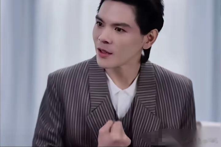听君一席话，胜读十年书啊！向佐说:“面子和尊严是差很远的事情，尊严是你骨子里的东