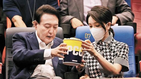 8月7日，韩国大法院就前总统尹锡悦经费公开诉讼作出裁定，撤销二审原告胜诉判决，将