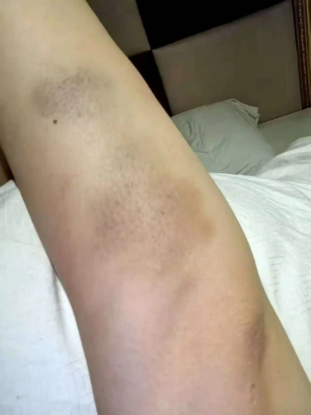 【贵州一男子毒杀子女被判死刑 案发前曾带孩子玩耍称是“最后的狂欢” 】毒杀子女男