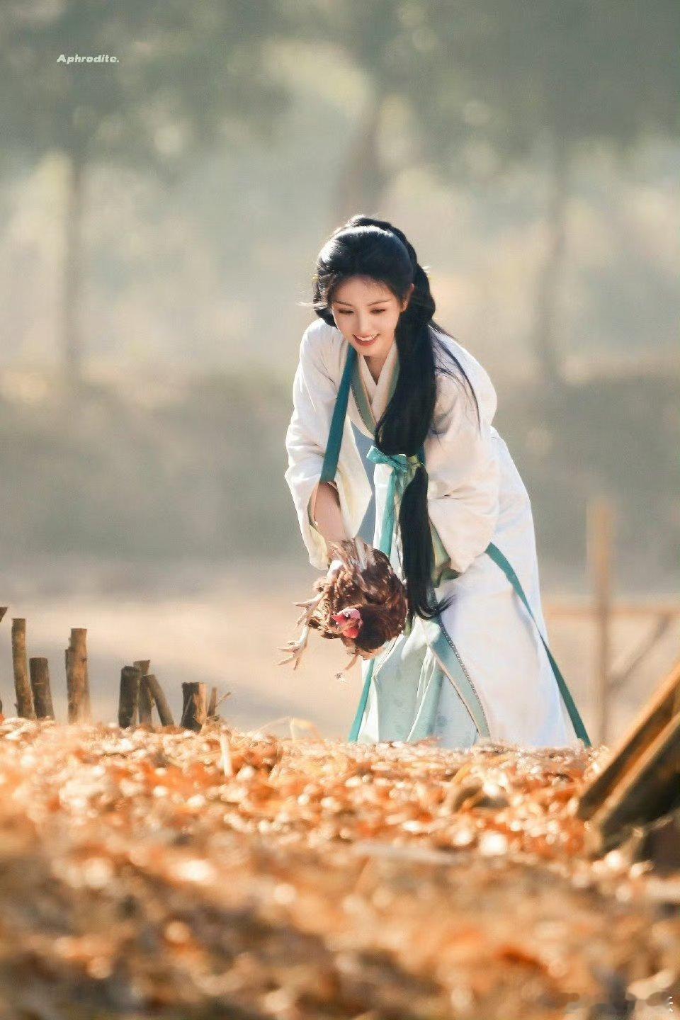 田曦薇《嫁金钗》魏娆新造型路透，清丽素雅！！