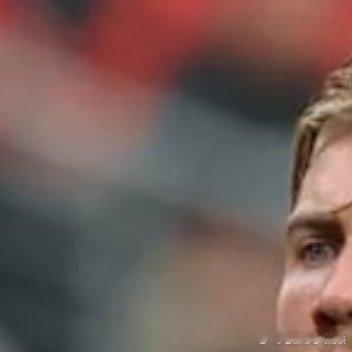BBC表示，曼联愿意以3000万英镑的价格出售22岁的丹麦前锋霍伊伦。霍伊伦20