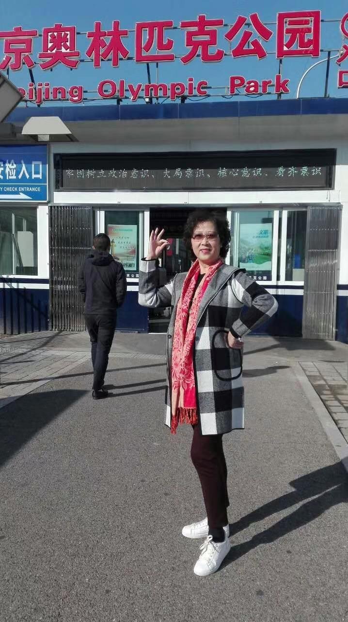 说起首都北京，我去过多次，因为儿孙定居在北京。

我最喜欢北京的深秋，天高云淡，