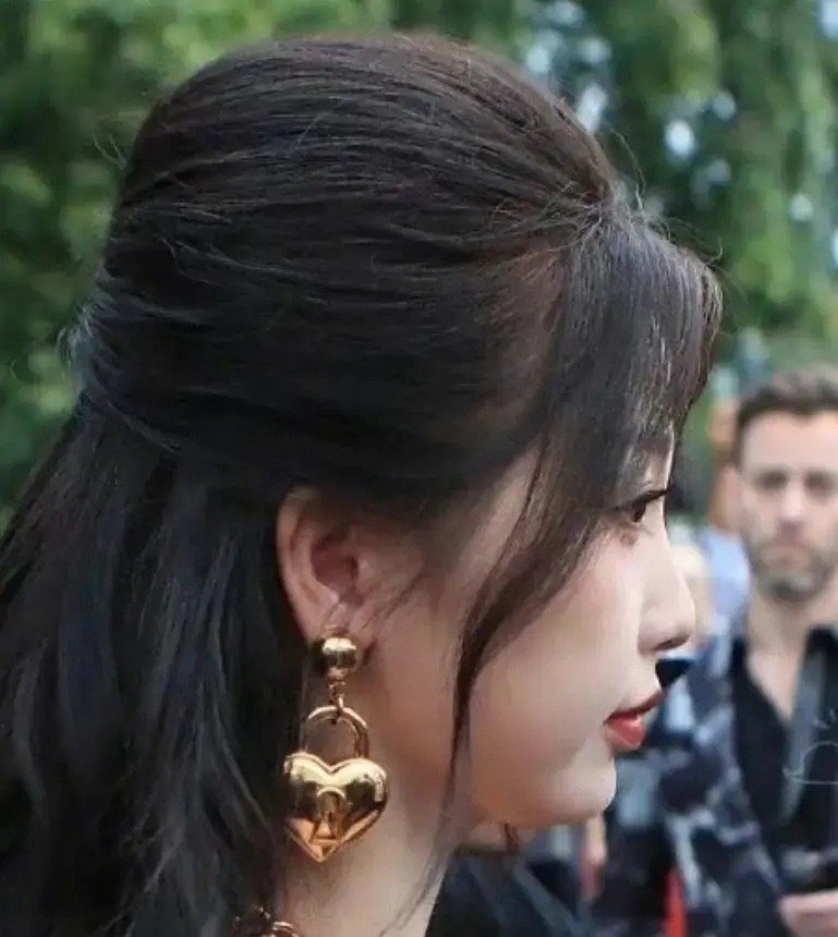 第一次看见明星这么虐的侧颜和鼻子 ​​​