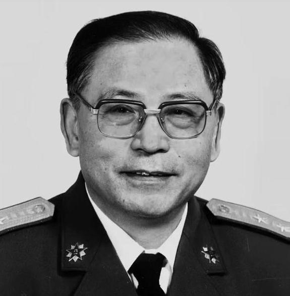 1950年，粟裕正主持工作，房门却突然被撞开，李克农急匆匆闯了进来，急切问道：粟