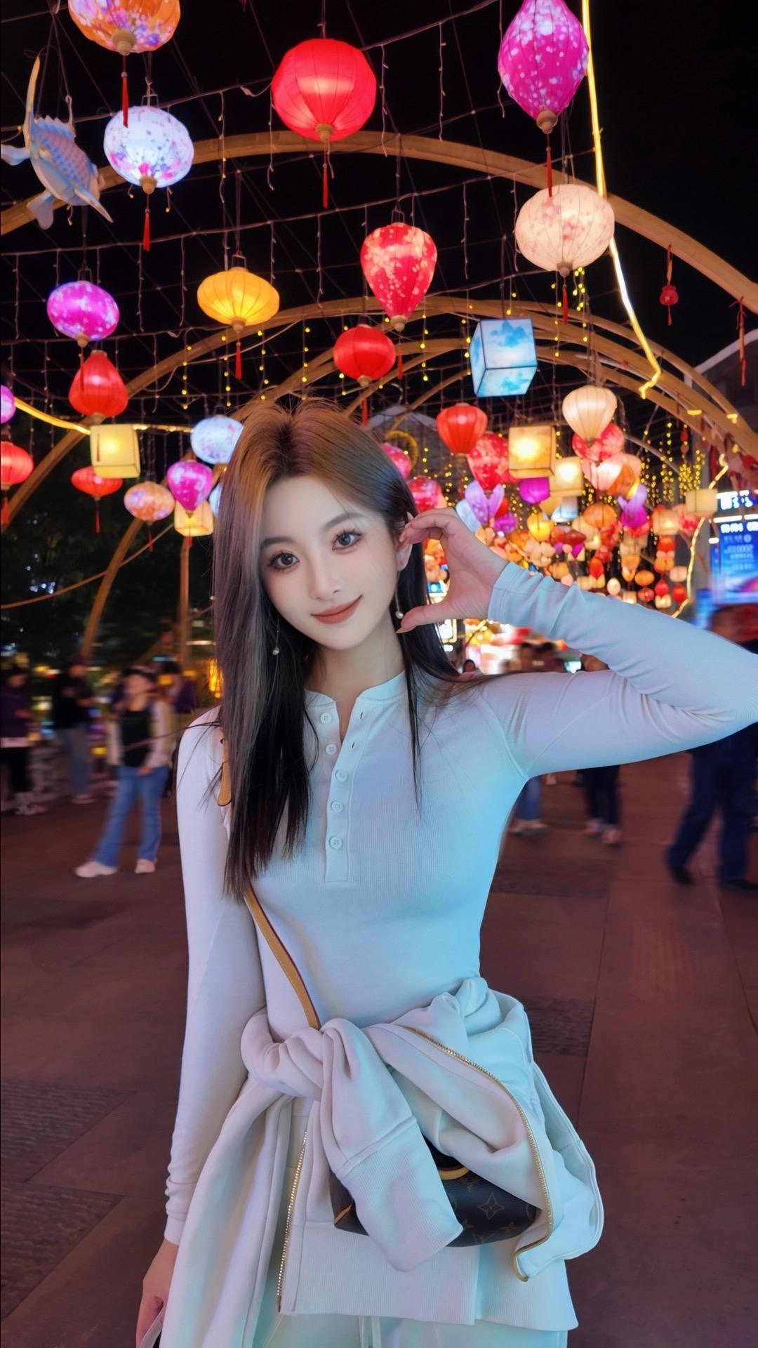 去见一面吧 发福的中年妇女们  见一见那位中年秃顶的大叔  见完以后就不必纠结了