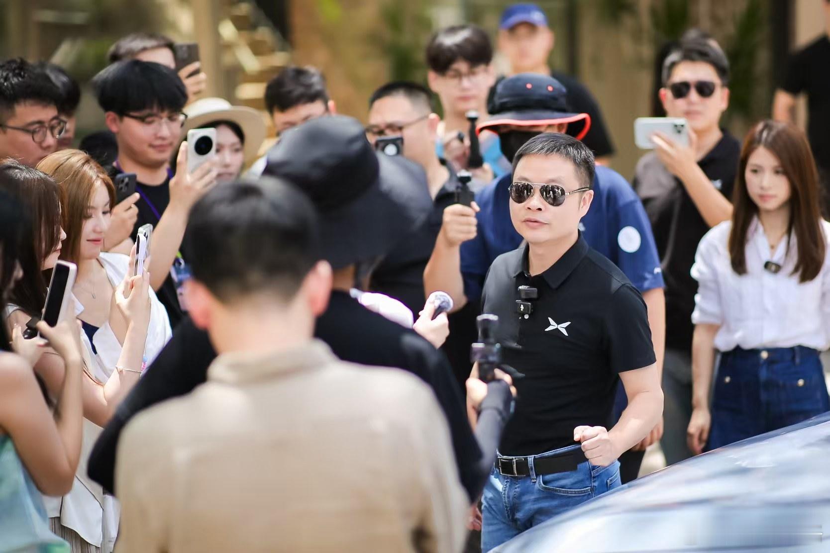 何小鹏与雷军商量过G7和YU7上市时间  何小鹏毫不避讳地答说 “我们有挺多次沟