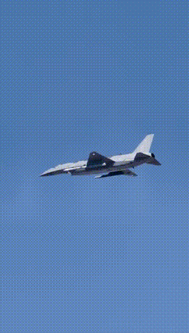 YFQ-44A无人战斗机完成首次超视距导弹发射，虽然是美国未来先进战机，但设计理