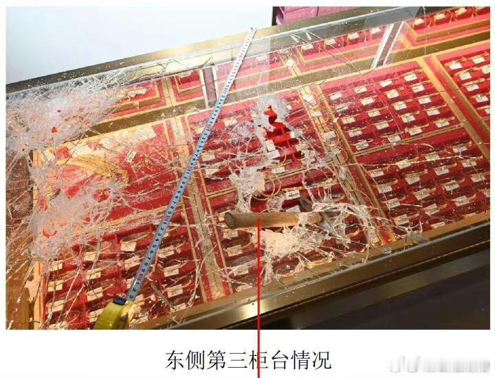 【#黄金盗窃案嫌疑人断网3个月受不了自首#：“这样的日子太难熬了。”】东躲西藏3