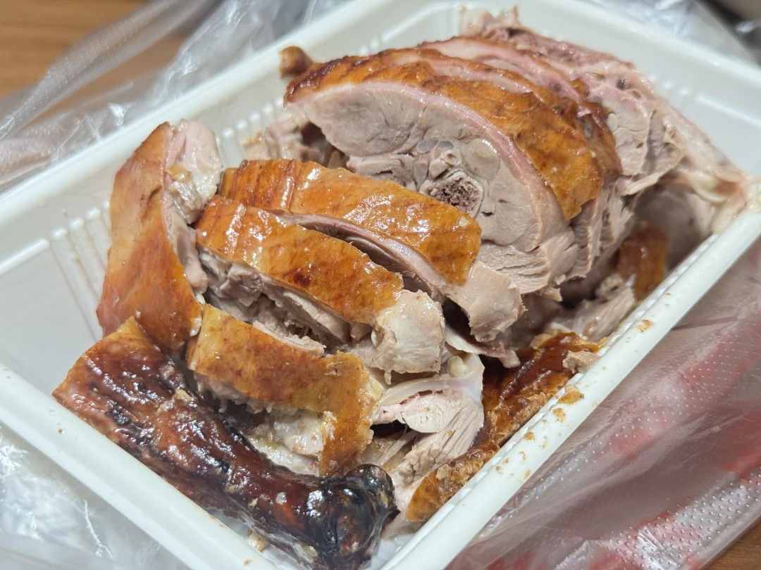 排了10分钟的队伍 吃到了很瘦的后腿4/1 有点被惊艳到了 乌啦啦同款...