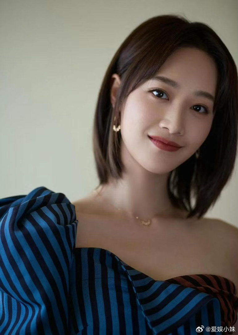 蓝盈莹在乌镇上郝蕾的戏剧疗愈课在水乡的秋日里，抛开演员身份，单纯跟着戏剧疗愈课去