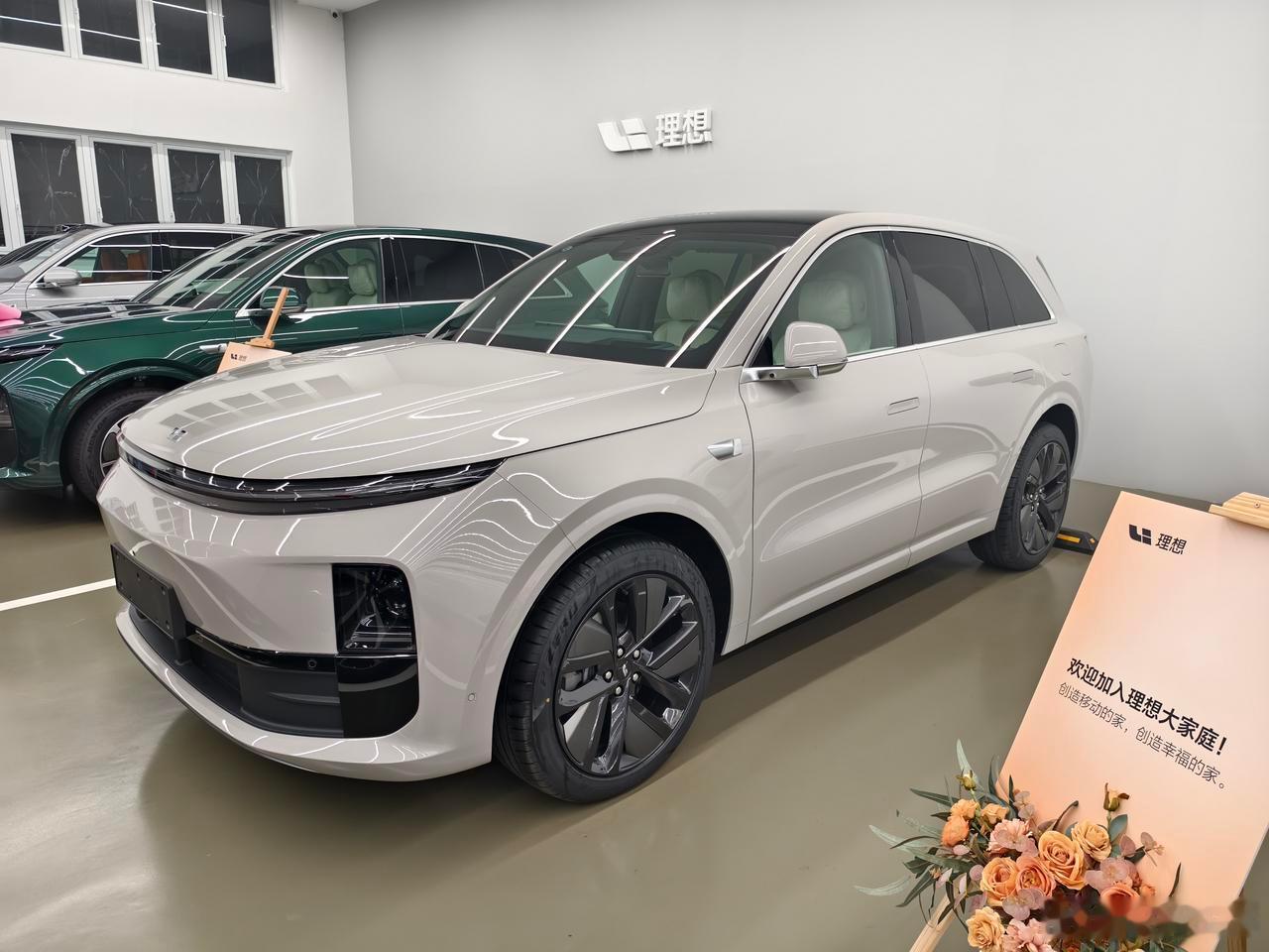 智能语音控制空调、车窗、音乐、导航，理想 L6 全程动口不动手，驾驶更安全。 理