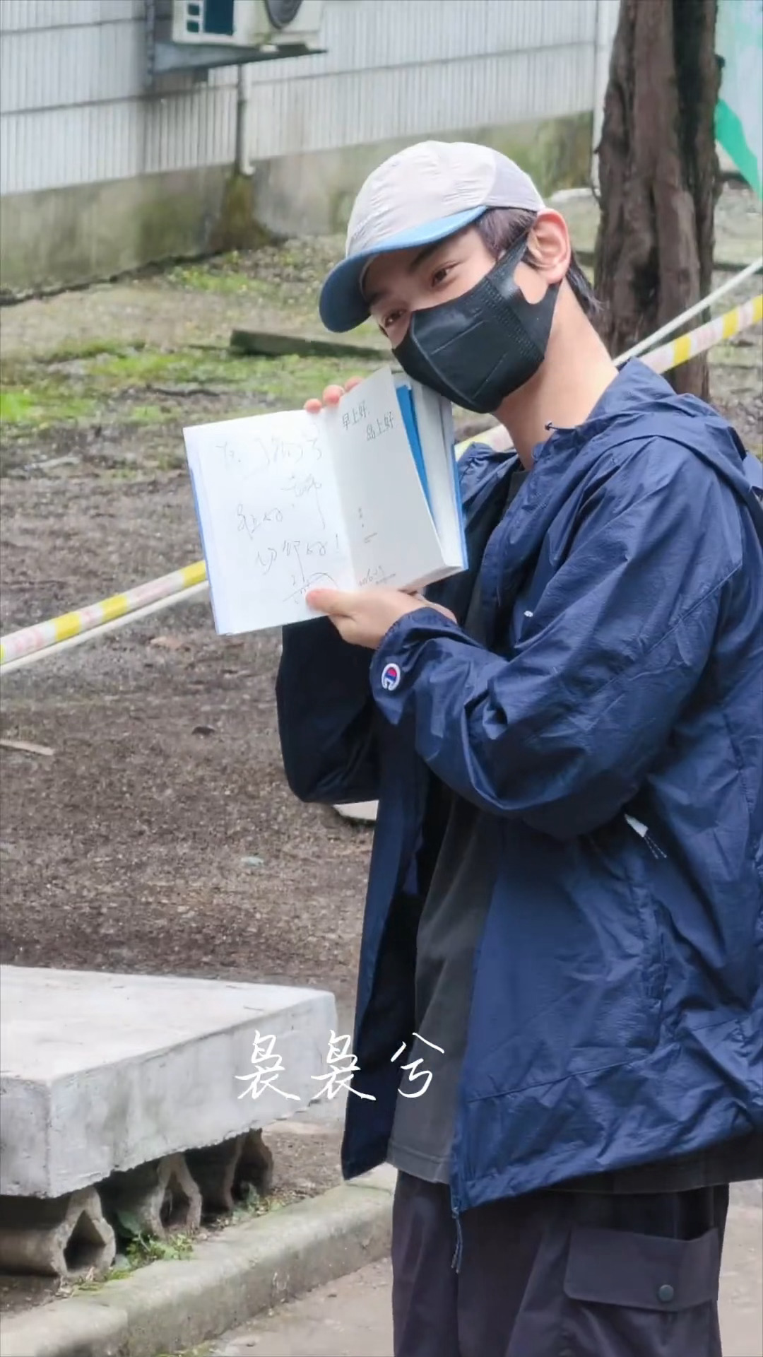 光线传媒优秀员工丁禹兮就这样在上班路宣传起来了刘同的新书丁禹兮上班路宣传刘同新书