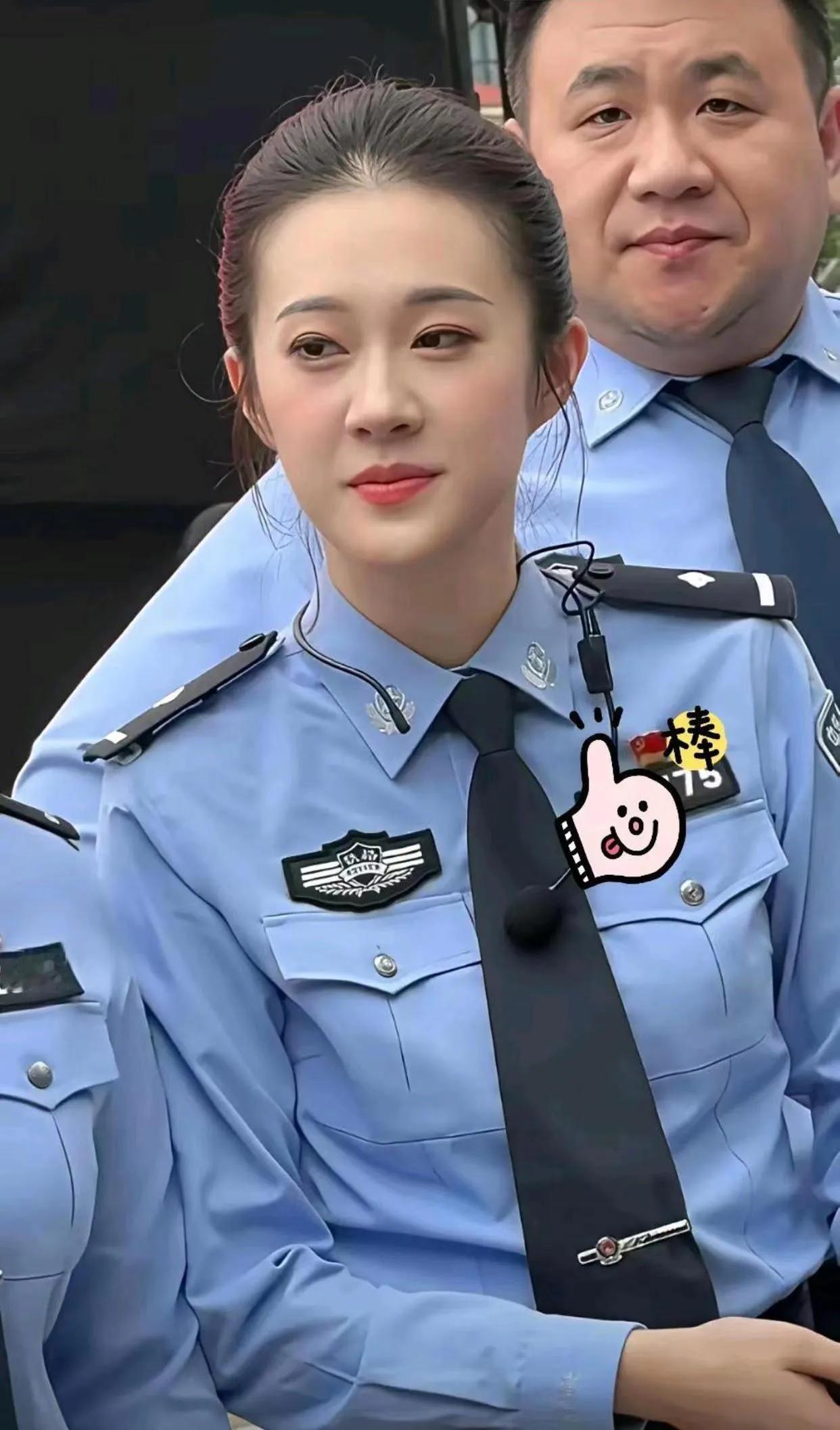 娶到体制内的这位美女，需要具备什么样的条件？