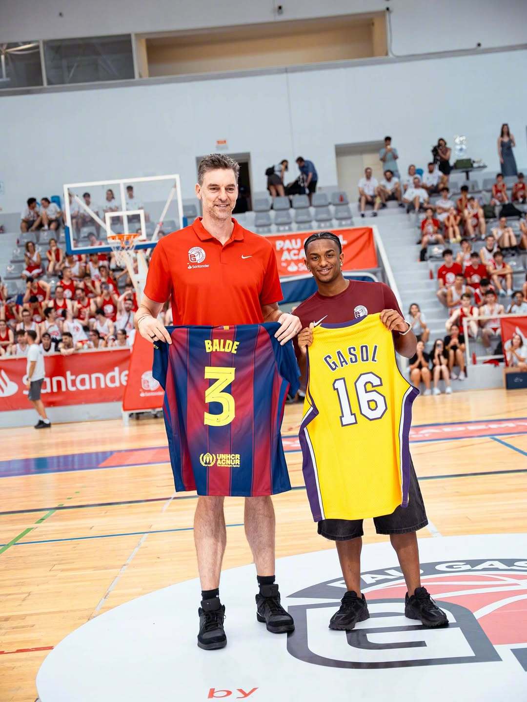🏀巴尔德受邀前往巴萨男篮名宿保罗·加索尔的篮球学院❤️💙💬“谢谢你的邀请，