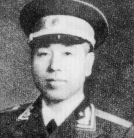 1952年4月16日，上海，华东军区司令部。

王智涛刚推开陈毅办公室的门，还没