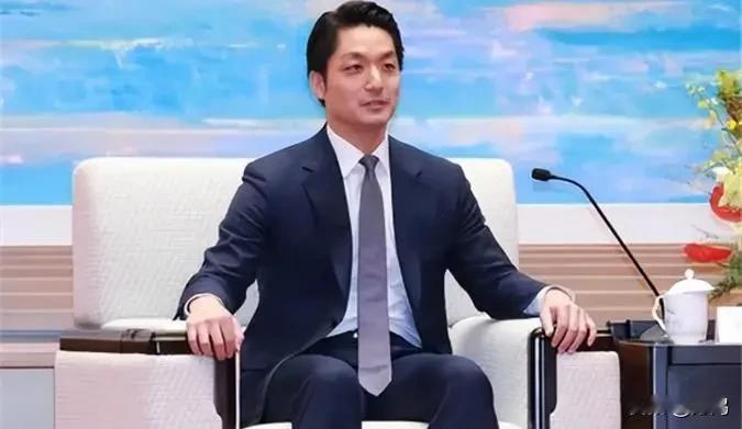 看了蒋万安的演讲是深有感触！蒋万安在上海双城论坛上的演讲可以说完全改变了我对一个