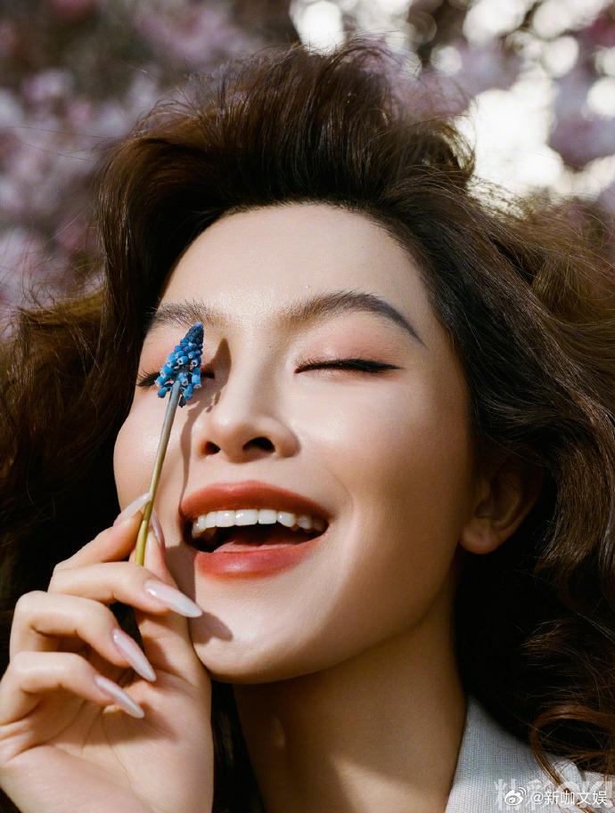 文咏珊爆炸头造型 文咏珊爆炸头造型颠覆印象！复古夸张发型非但不违和，反而越看越有