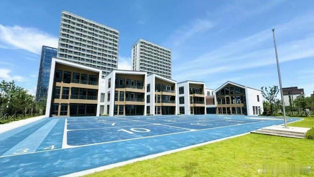 在台州椒江马上幸福是稳稳的名校在家门口扎根，优质教育普惠城乡；医卫服务触手可及，