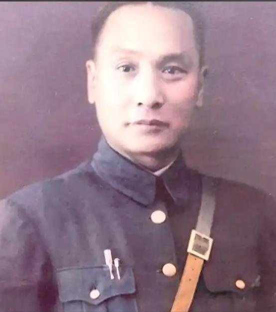 1949年冬，蒋介石密令云南省主席卢汉将93名爱国人士“就地处决”。卢汉左右为难