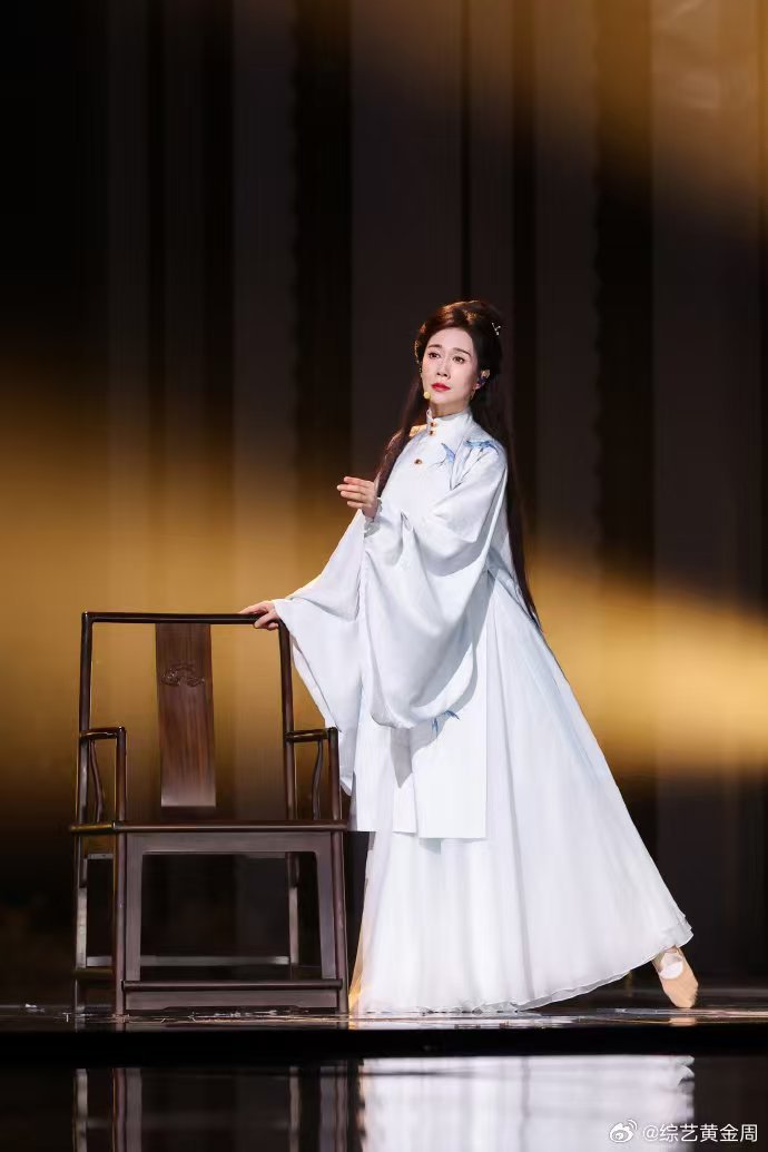 乘风2026夯爆了乘风夯爆了《乘风2026》首播三日热度爆表，31个TOP1热搜