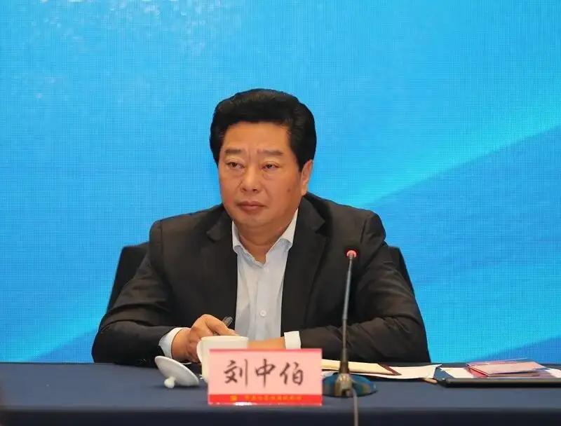 宜宾前领导刘中伯被“双开”，宜宾人民希望他深刻反省坦白从宽
刘中伯因为贪腐被双开
