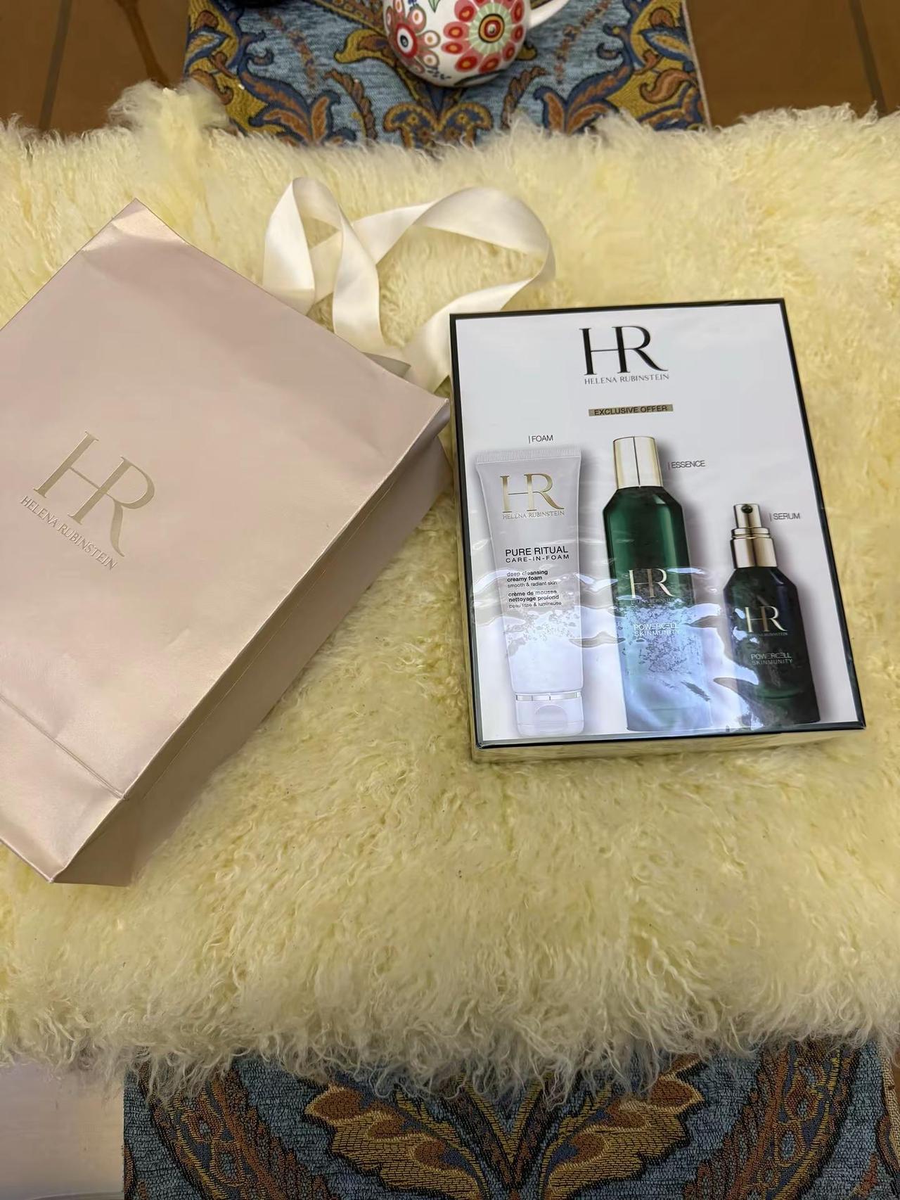 老公绐买了一套H R赫莲娜💄，我说让给我买雅诗莱黛，那个品牌好？？？每天都要甜