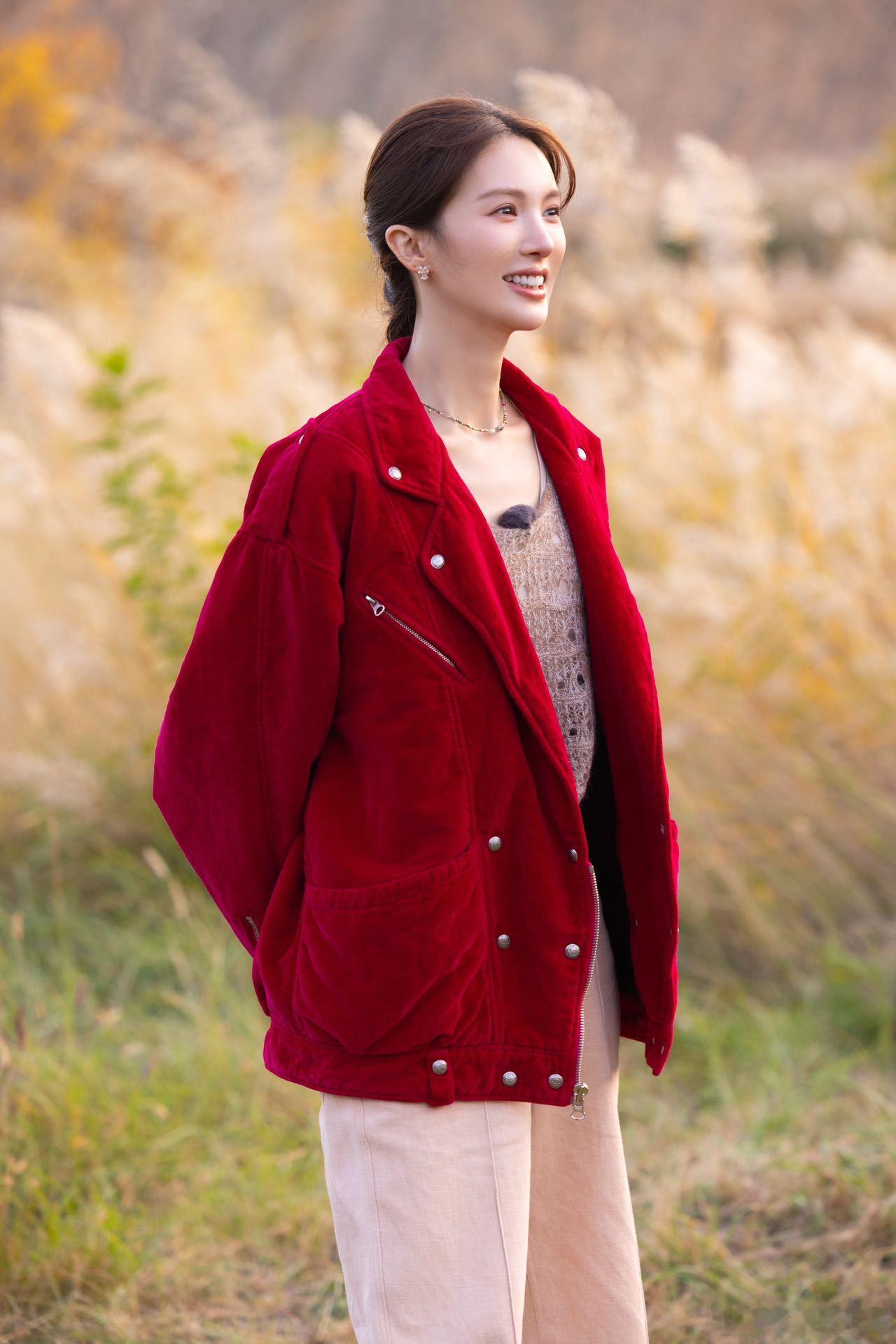 到底谁发明的金晨 从这两档综艺见证的精彩，她那放得开的洒脱，慢节奏的可爱，如诗画