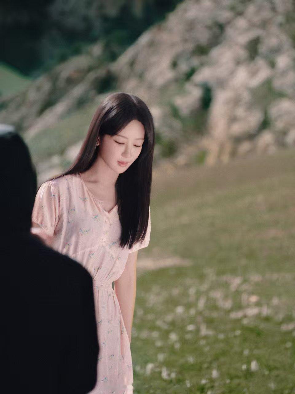 杨紫拍摄现场图杨紫莫测瞬间杨紫拍摄现场图，爱了，[憧憬][憧憬][憧憬] ​​​