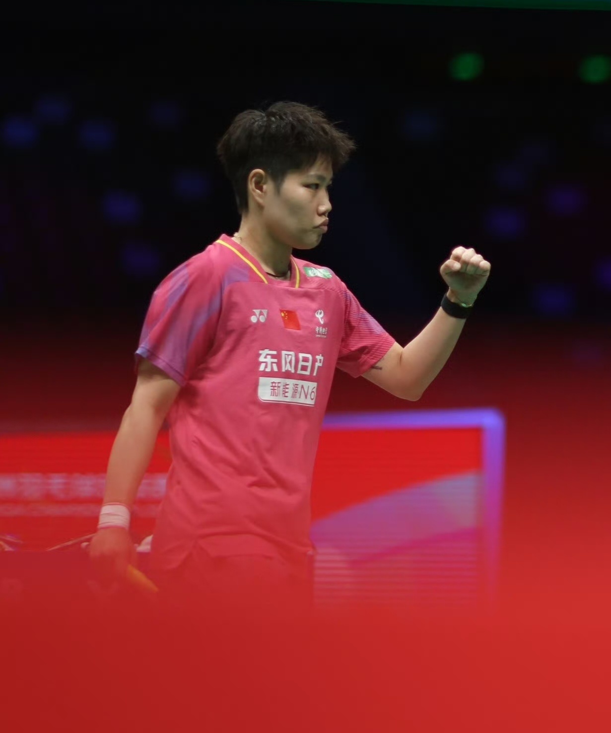 窝猪儿好萌，有这样的老婆我每天早早回家看比赛 