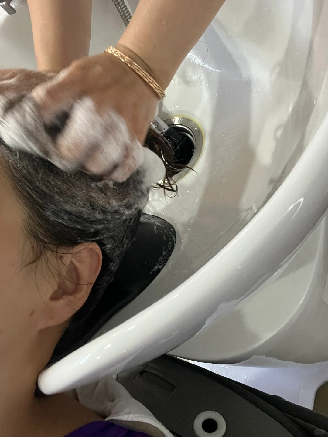 洗头是件大工程，但如果别人帮我洗头呢
