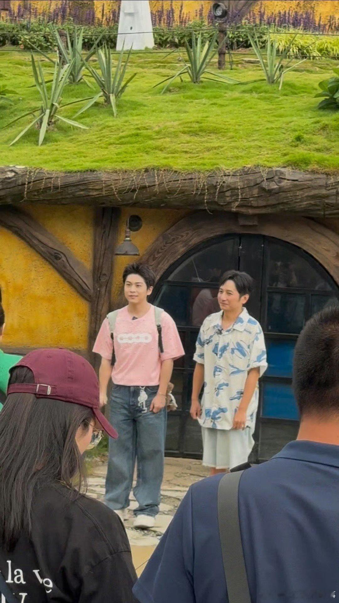 跟艺家人打卡仰天湖 两家人在一起玩游戏的时候，那种热闹劲儿，感觉像是过年家庭聚会
