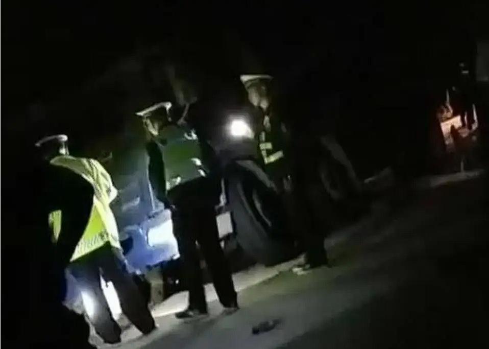 广西贺州，一男子骑摩托车去吃酒席，回到半路与汽车相撞次日死亡，家属与车主协商达成