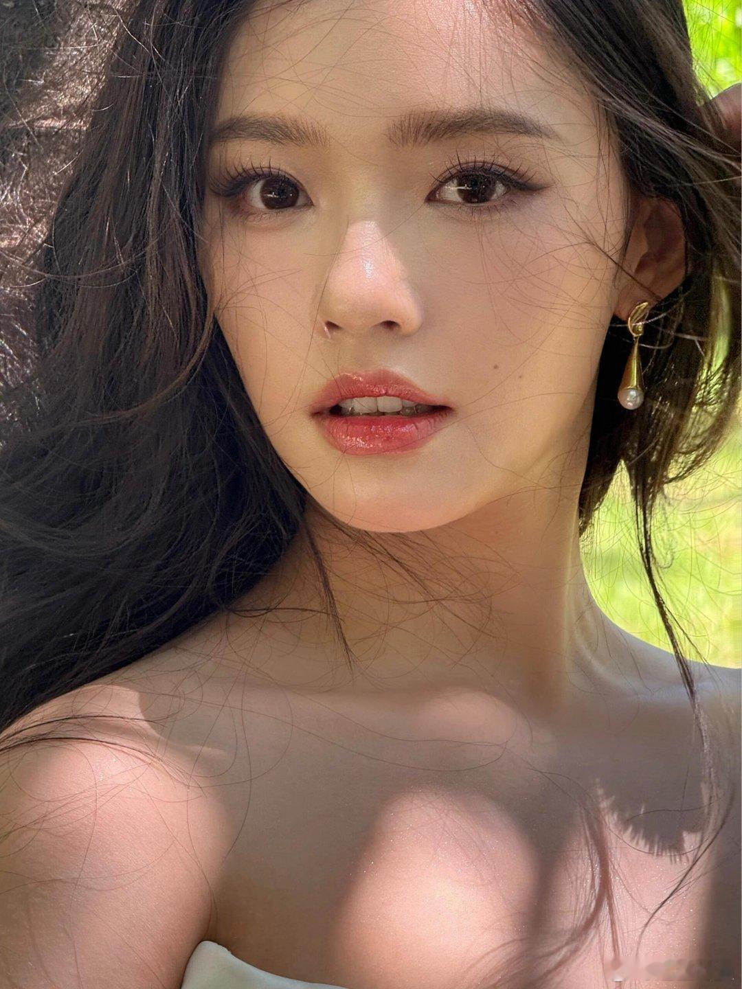 林允的海边妆容，美人鱼的一天。 ​​​
