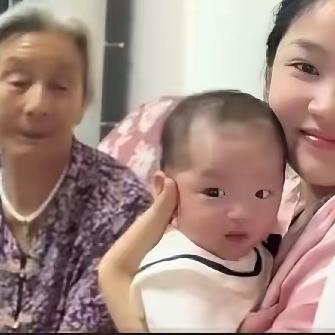 小松和秋秋在直播间和大家说，以后不会再帮小叔和小婶，因为他们实在想不通小叔小婶为
