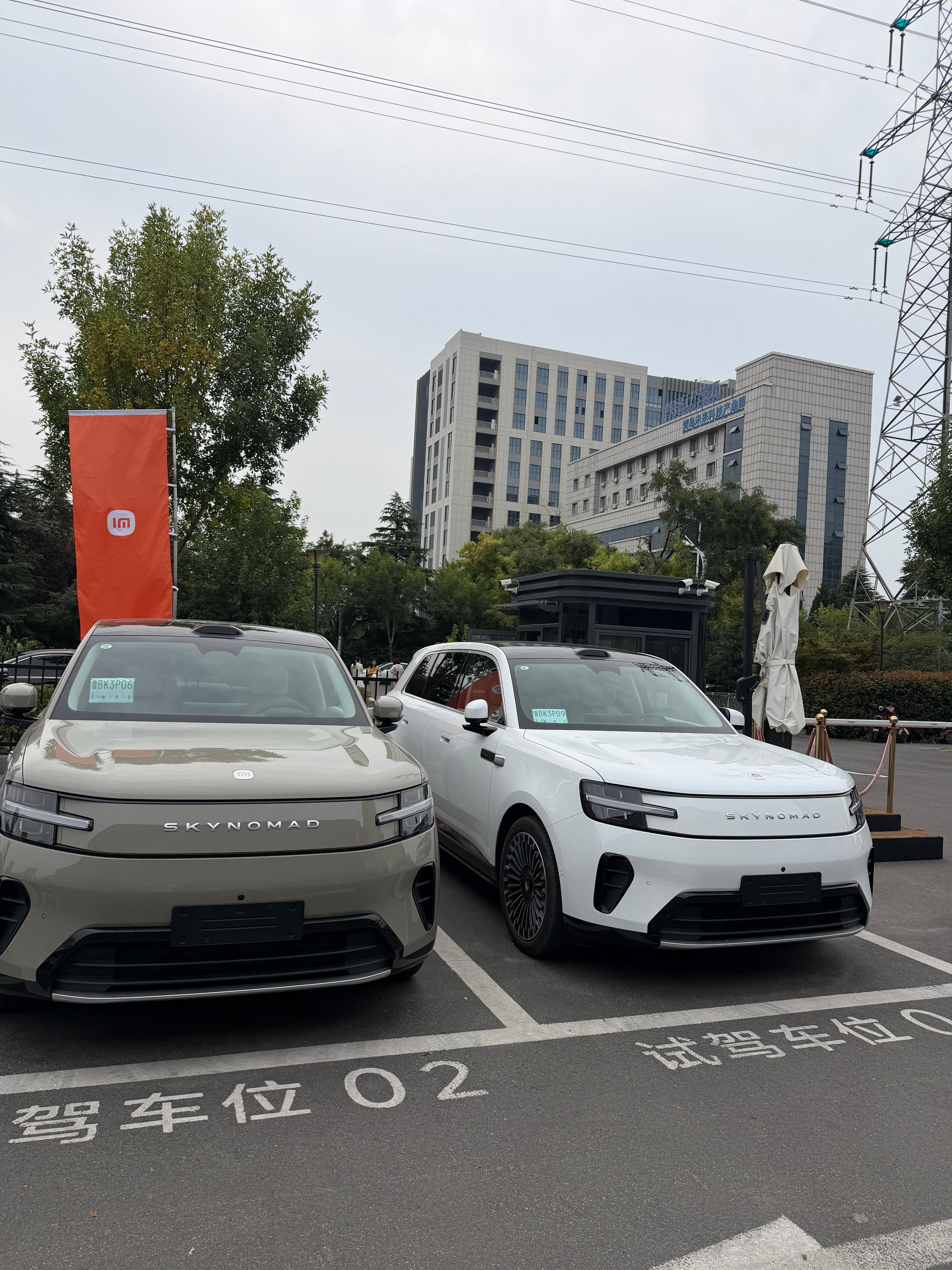 今天去小米试驾，终于澎程实车了真的好酷[泪]比网上看到的图片还要帅一万倍，不敢想
