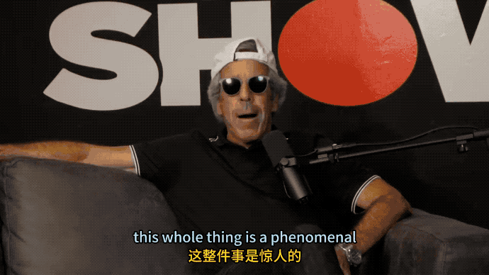 酷似爱泼斯坦的美国人公开亮相：我只是长得像恋童癖罪犯而已！一个酷似爱泼斯坦的人开