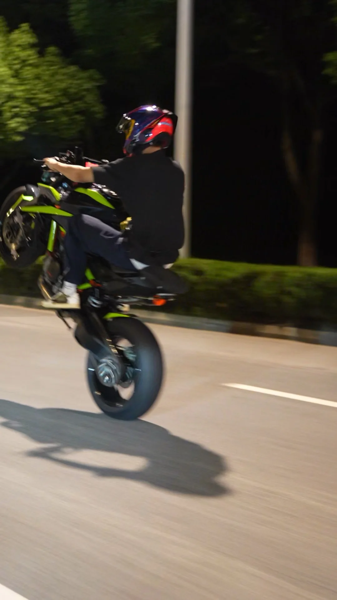苏州旅游偶遇，好像是KTM1390 这什么水平