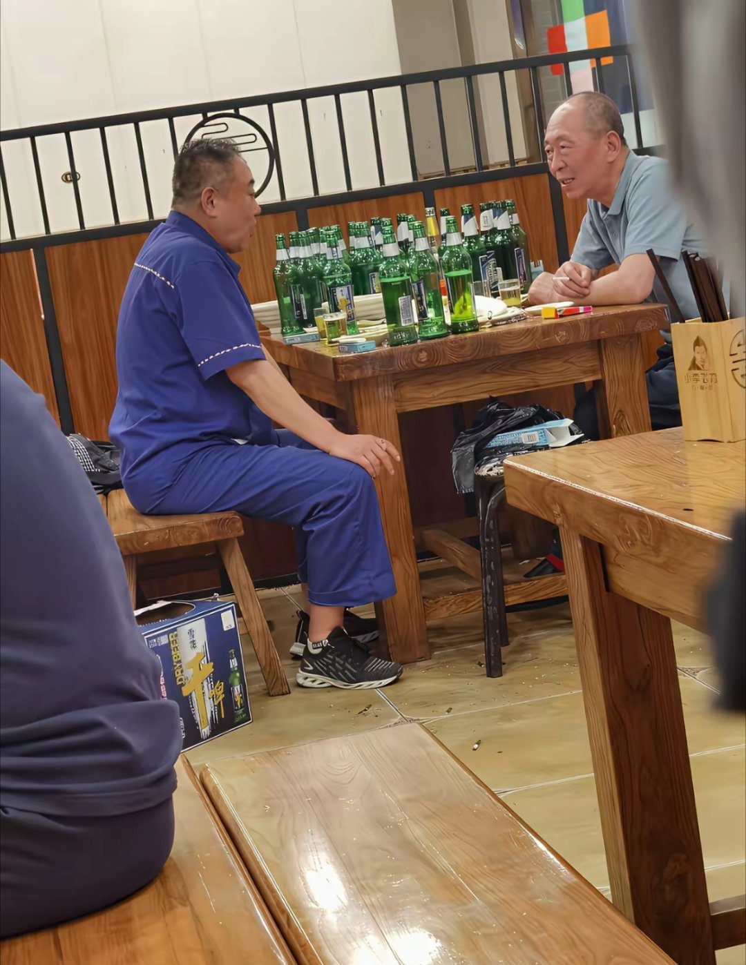 年龄大了，少喝点吧 