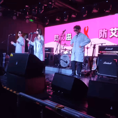 谁想的在酒吧科普防艾  医学生在酒吧科普防艾  我说医学院的学生们也太会整活了吧