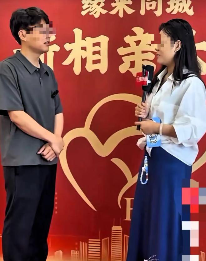 一场短短几分钟的相亲对峙，撕开了当下婚恋市场最尴尬的双向标准乱象。
 
不同于普