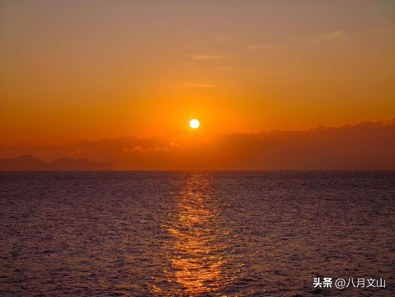 很多人一听到经济学，就觉得是专家教授研究的大道理，跟咱们普通人赚钱没关系，其实真