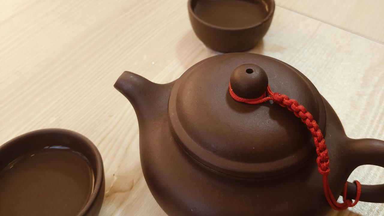 清冷的空气，暖暖的茶水，忙碌的工作，淡淡的心情。
你咋样？