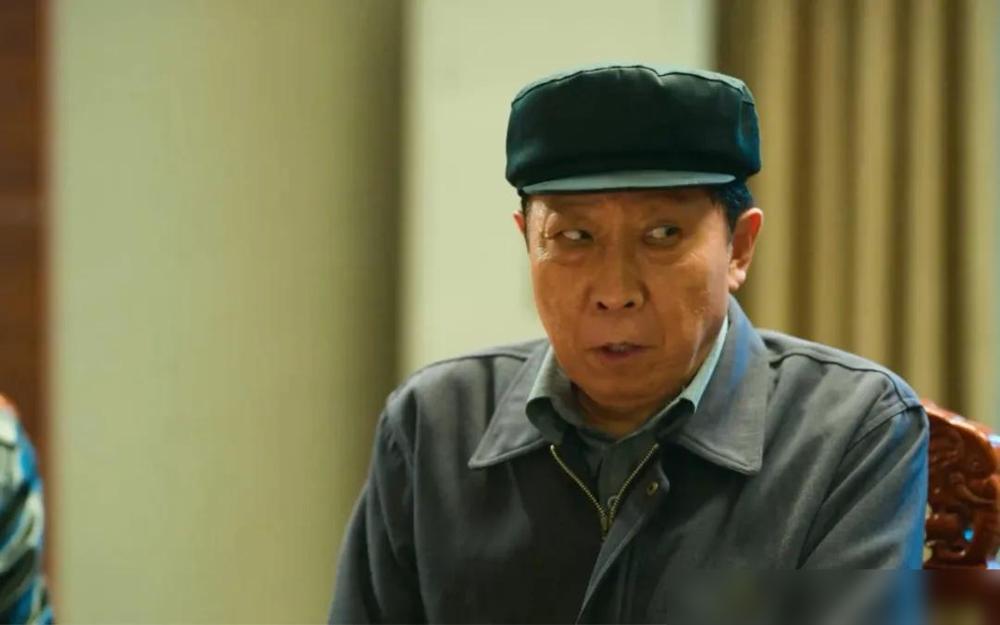 刚刚看了一则新闻，北京正在严查村主任和村支书。下方评论区里吐槽声一片，可见这与人