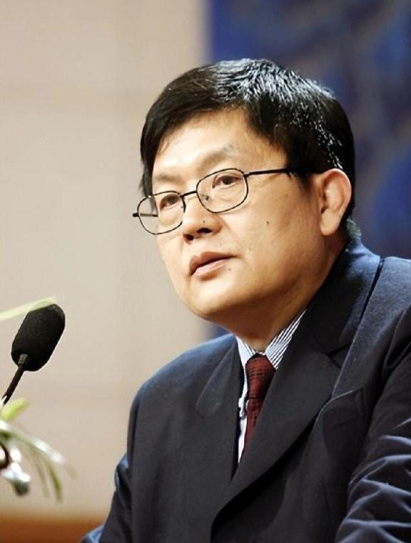 中国政府呼吁谨慎前往日本，然而复旦大学的冯玮却在此时，高调推荐中国学生去日本，这