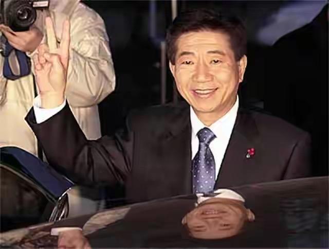 卢武铉为什么不能善终?

只说一点，卢武铉可不是又菜又坏，他的能力是很强的，只是